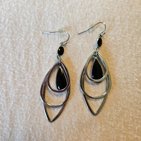 Lia Sophia earrings silver and black teardrop - Picture 1 of 2